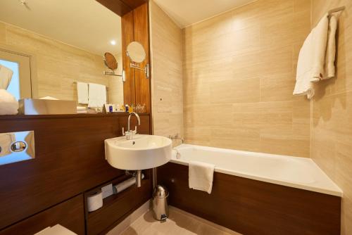room detail thumbnail 2