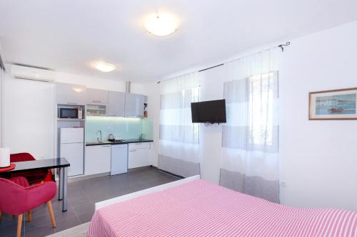 Studio Apartment Toma 1