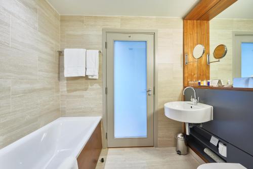 room detail thumbnail 2