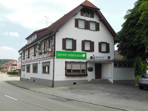 Grüner Baum - main image