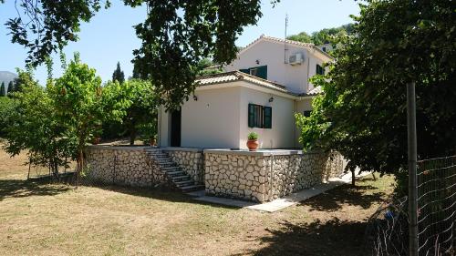  The “Quiet House” in Marantochori