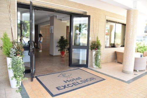 Entrance, Hotel Excelsior in Montesilvano
