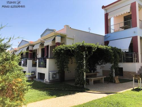 Studios Megas Alexandros - image 2