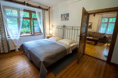Superior One-Bedroom Apartment (4 Adults + 2 Children)