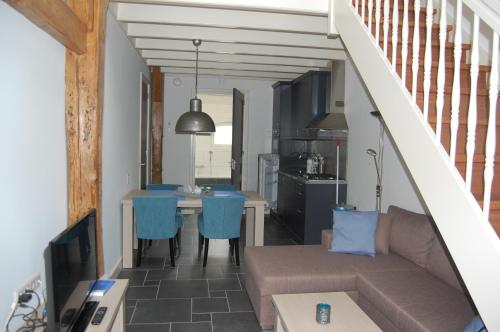 2 twin beds, 1 sofa bed