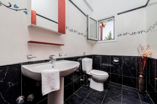 Leone Luxury Villas - image 8