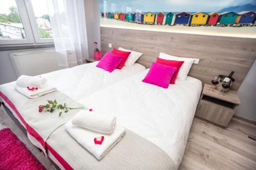 2 twin beds