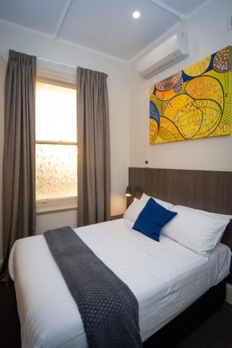 Mile End Hotel
