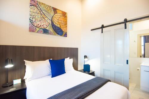 Mile End Hotel
