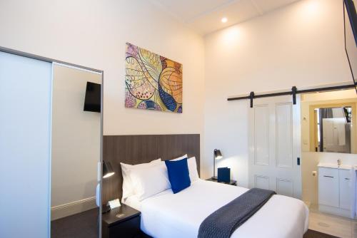 Mile End Hotel