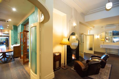 Mile End Hotel