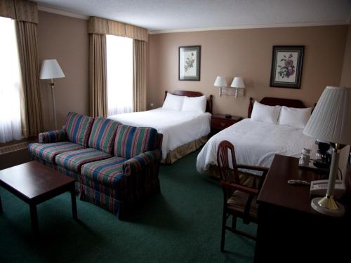 Hotel Senator Hotel Senator is a popular choice amongst travelers in Saskatoon (SK), whether exploring or just passing through. Featuring a complete list of amenities, guests will find their stay at the property a 