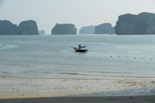 Halong Paloma Cruise