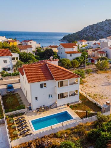 Holiday home MB – khách sạn tại Razanj
