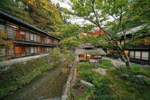 Houshi Onsen Chojukan Stop at Houshi Onsen Chojukan to discover the wonders of Minakami. Offering a variety of facilities and services, the property provides all you need for a good nights sleep. Service-minded staff will