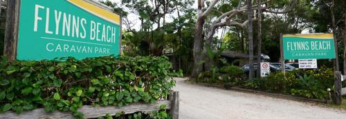 Flynns Beach Caravan Park Flynns Beach Caravan Park is perfectly located for both business and leisure guests in Port Macquarie. Both business travelers and tourists can enjoy the propertys facilities and services. Service-mi