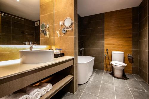 room detail thumbnail 2