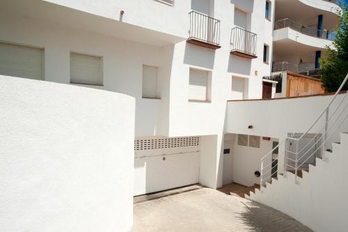 Three-Bedroom Apartment image 3