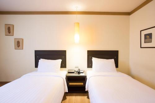 Deluxe Room image 5