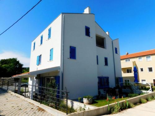 Holiday apartment Mary, Unterkunft in Cres