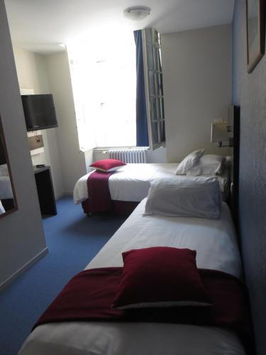2 twin beds