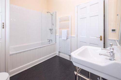 Willow House - image 10