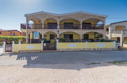  Apartment Petra VIR, Unterkunft in Vir