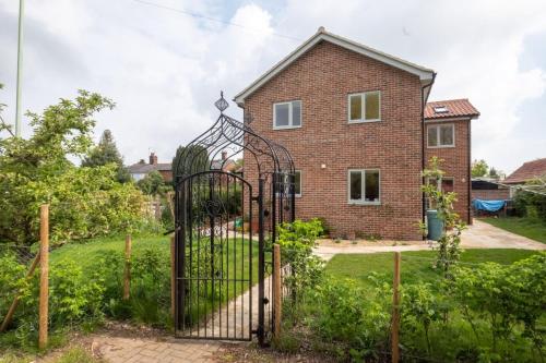 Willow House - image 8