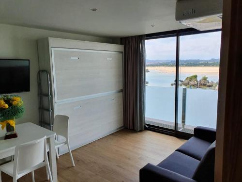 Apartamentos Playa De Los Barcos - image 6