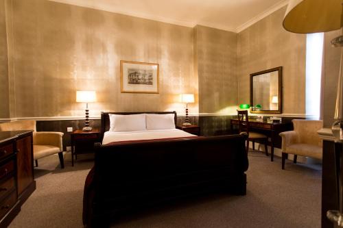 1 queen bed