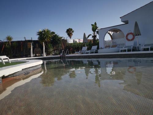 Rainbow Golf Bungalows Gay Men-only Resort - image 12