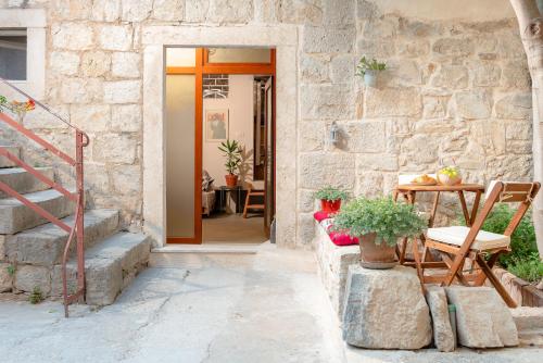  Podroom Art Apartment, Pension in Split