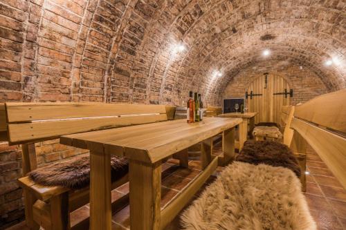 Iekārtas, Vinoza - ubytování a vinný sklep v Moravském Toskánsku (Vinoza - ubytovani a vinny sklep v Moravskem Toskansku) in Hovorany