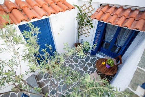 Aquarella-stylish veranda apartment in centre of Poros town