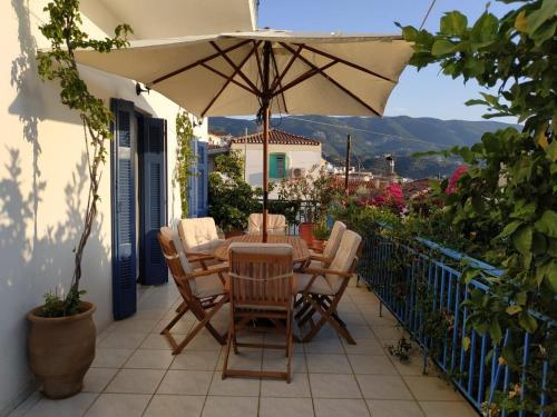 Aquarella-stylish veranda apartment in centre of Poros town