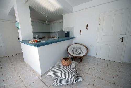 Aquarella-stylish veranda apartment in centre of Poros town