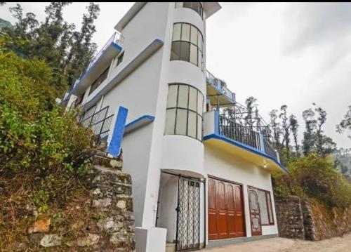 Vamoose 5 Sense Bhimtal