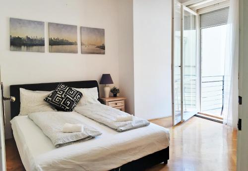 Gold Rose Apartment with 3 rooms - image 15