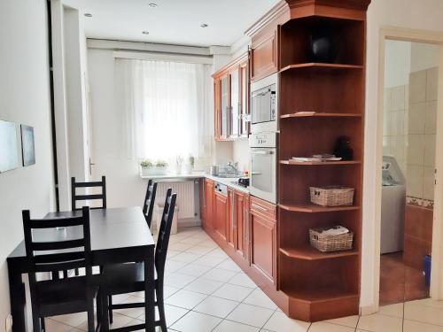 Gold Rose Apartment with 3 rooms - image 6