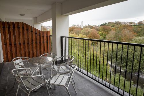 Балкон, Falls Hotel & Spa in Еністімон