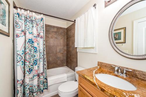 New Listing! Updated Cottage With Deck On Big Parcel Home - image 4