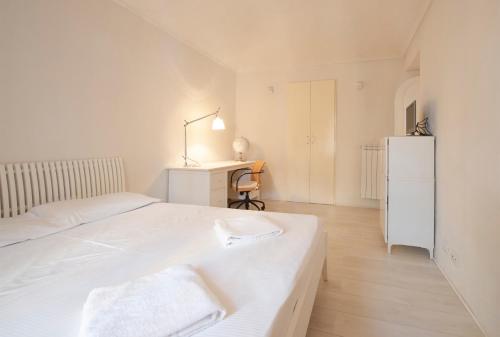 Porta Nuova Apt X6 with Balcony, Turin (photo 8)