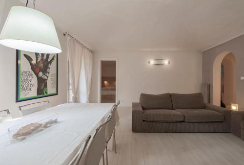 Porta Nuova Apt X6 with Balcony - image 10