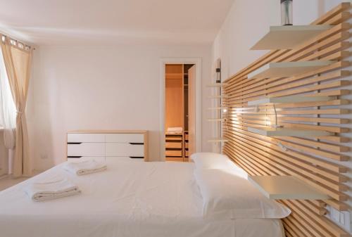 GuestHost - Porta Nuova Apt X6 with Balcony 4