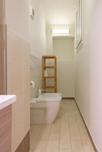 Porta Nuova Apt X6 with Balcony - image 2