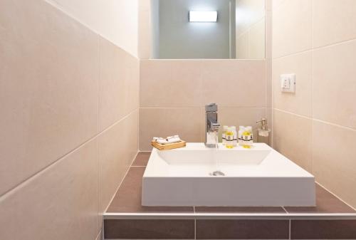 Porta Nuova Apt X6 with Balcony - image 5