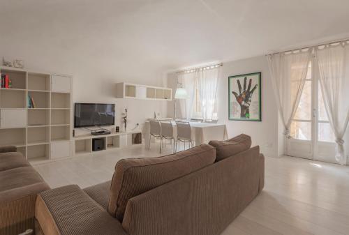 Porta Nuova Apt X6 with Balcony - image 9
