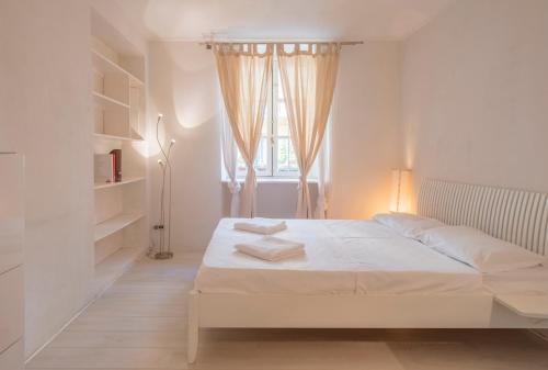 Porta Nuova Apt X6 with Balcony - image 12