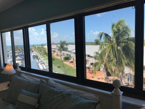 LICENSED MGR - BRAND NEW LUXURIOUS OCEANFRONT CONDO! STUNNING VIEWS! BEACH RESORT! 2 KING Beds! - image 7