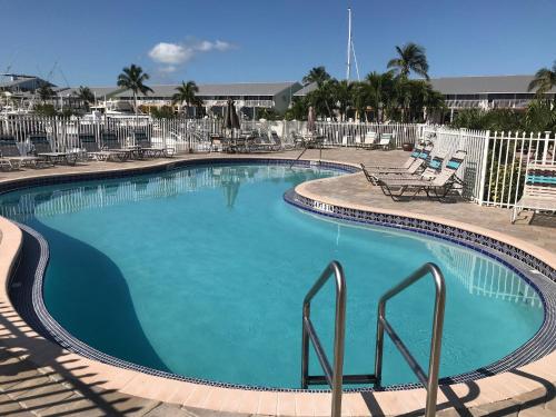 LICENSED MGR - BRAND NEW LUXURIOUS OCEANFRONT CONDO! STUNNING VIEWS! BEACH RESORT! 2 KING Beds! - image 5